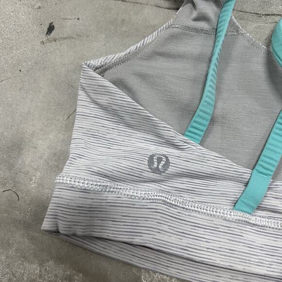 Lululemon Grey/White Stripe Energy Sports Bra Size 6. Fun And Stylish Lined - Picture 5 of 6